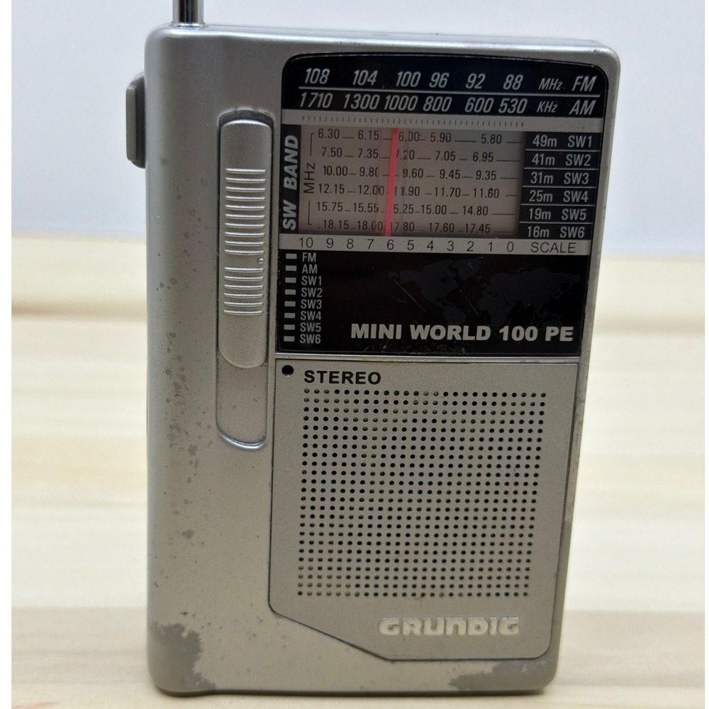 Grundig Mini World 100 PE‎ Portable Radio Silver AM FM SW 1-6 Used Works TESTED